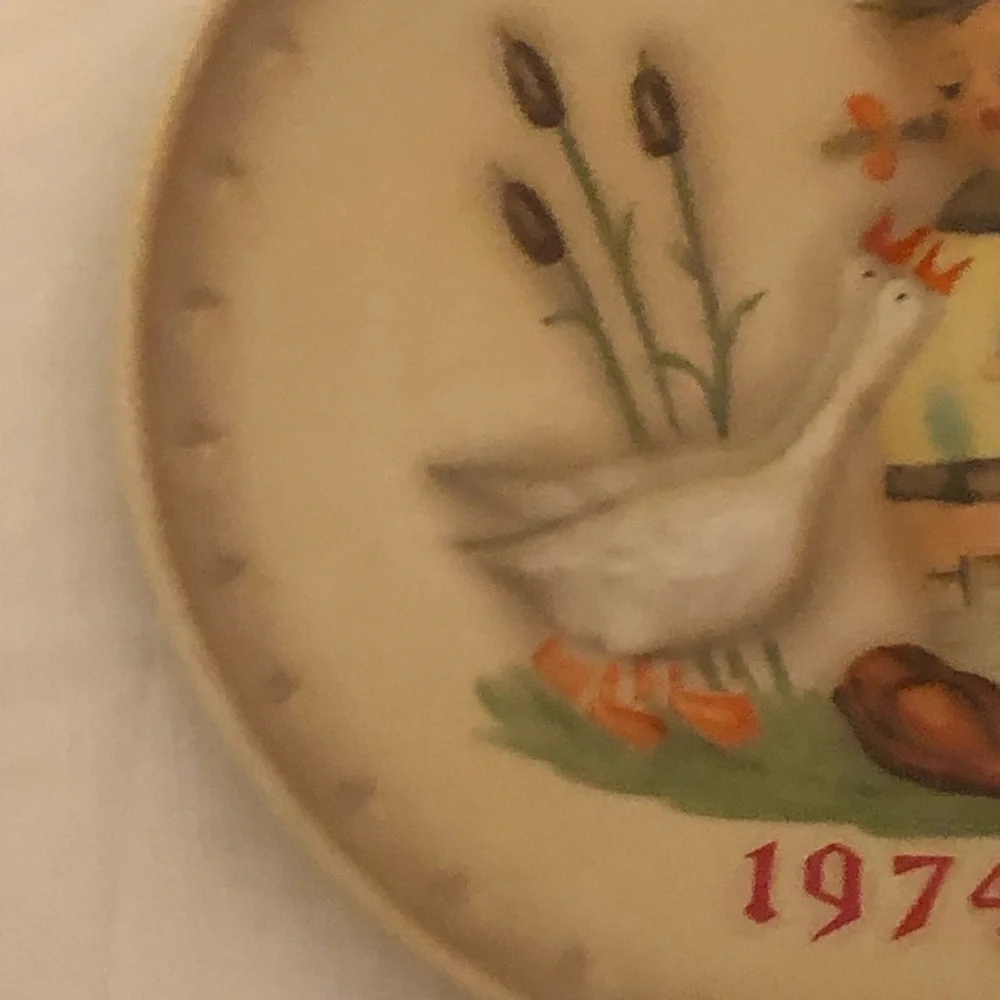 Goebel Hummel 1974 Decorative Plate Girl with Geese Porcelain Bas Relief - Picture 4 of 15